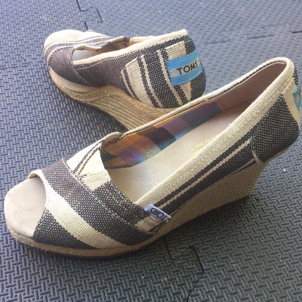 Toms Wedges size W6